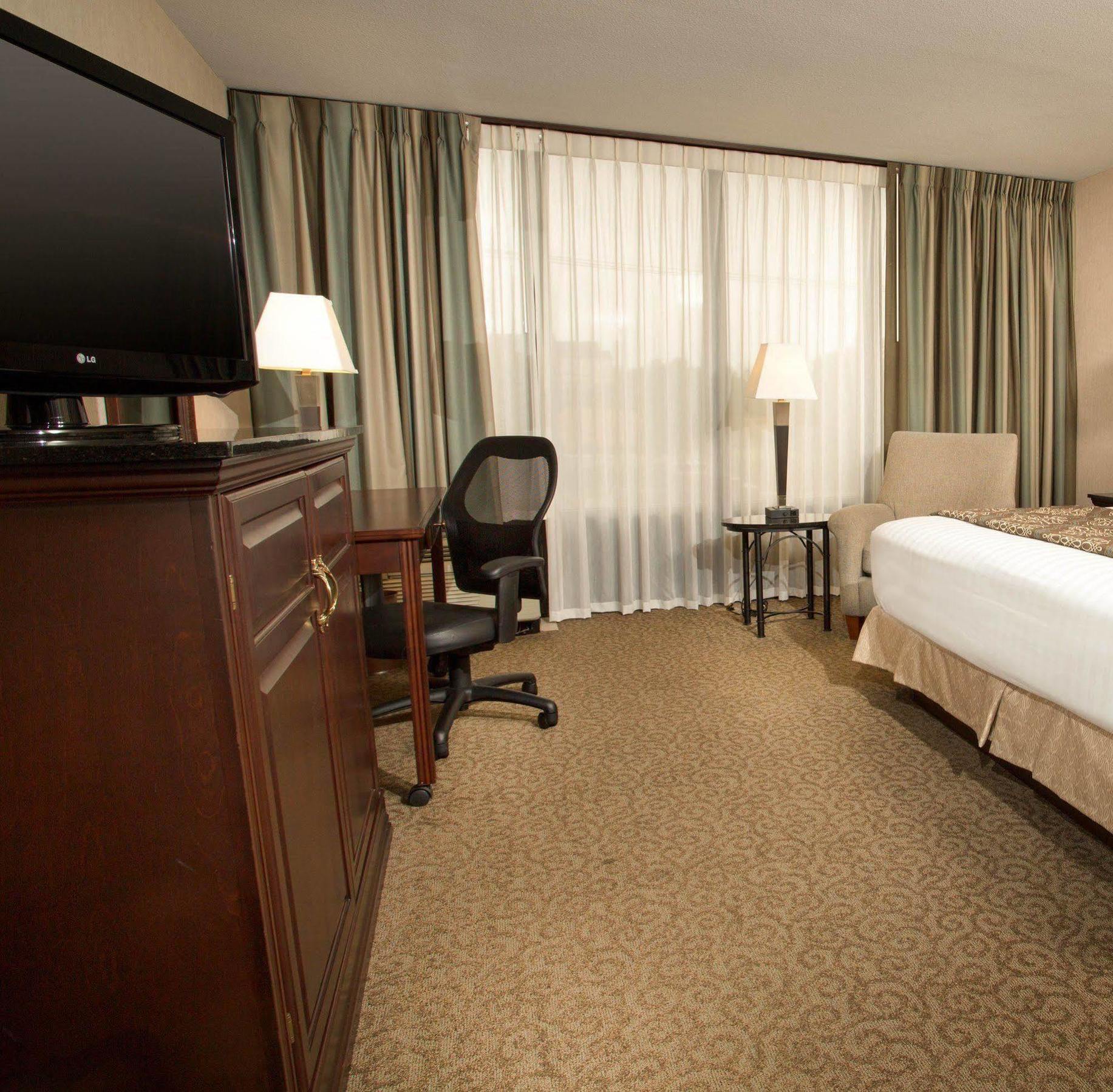 Drury Inn & Suites Louisville East Dış mekan fotoğraf